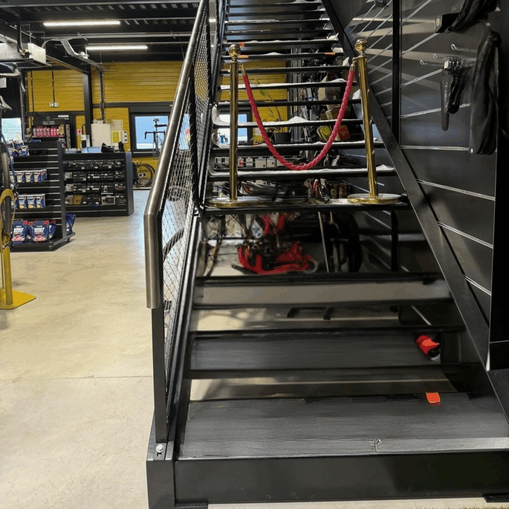 Escalier sur mesure, • garde-corps maille inox tendue