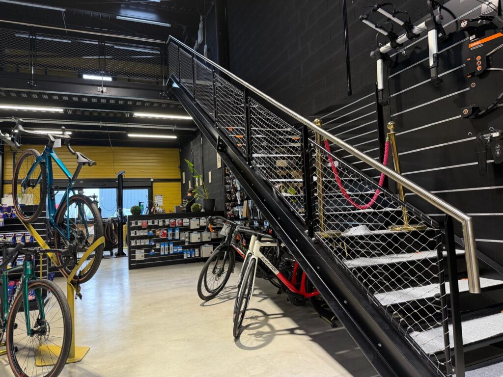 Escalier sur mesure, • garde-corps maille inox tendue