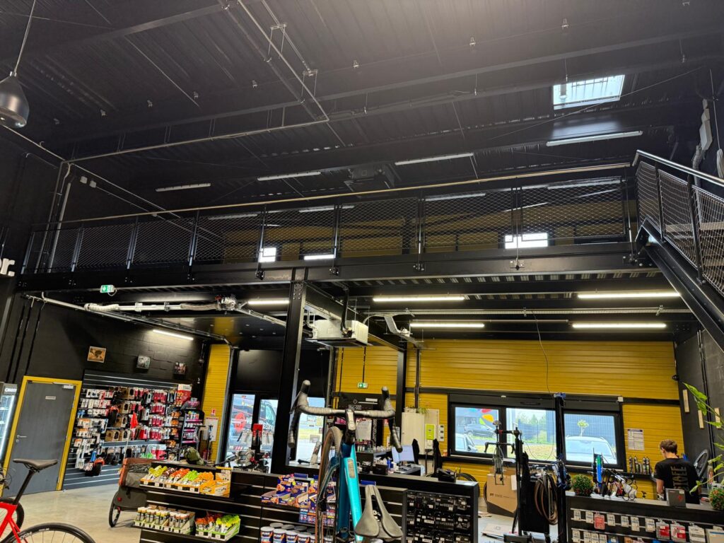 Escalier sur mesure, • garde-corps maille inox tendue