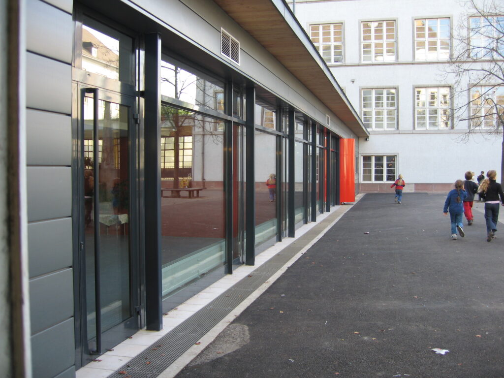 Menuiserie acier porte vitrée