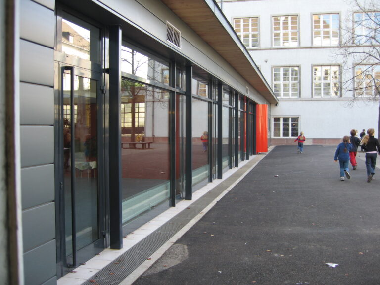 Menuiserie acier porte vitrée